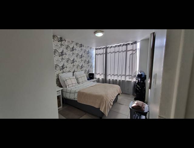 2 BEDROOM FLAT TO LET IN ESSENWOOD